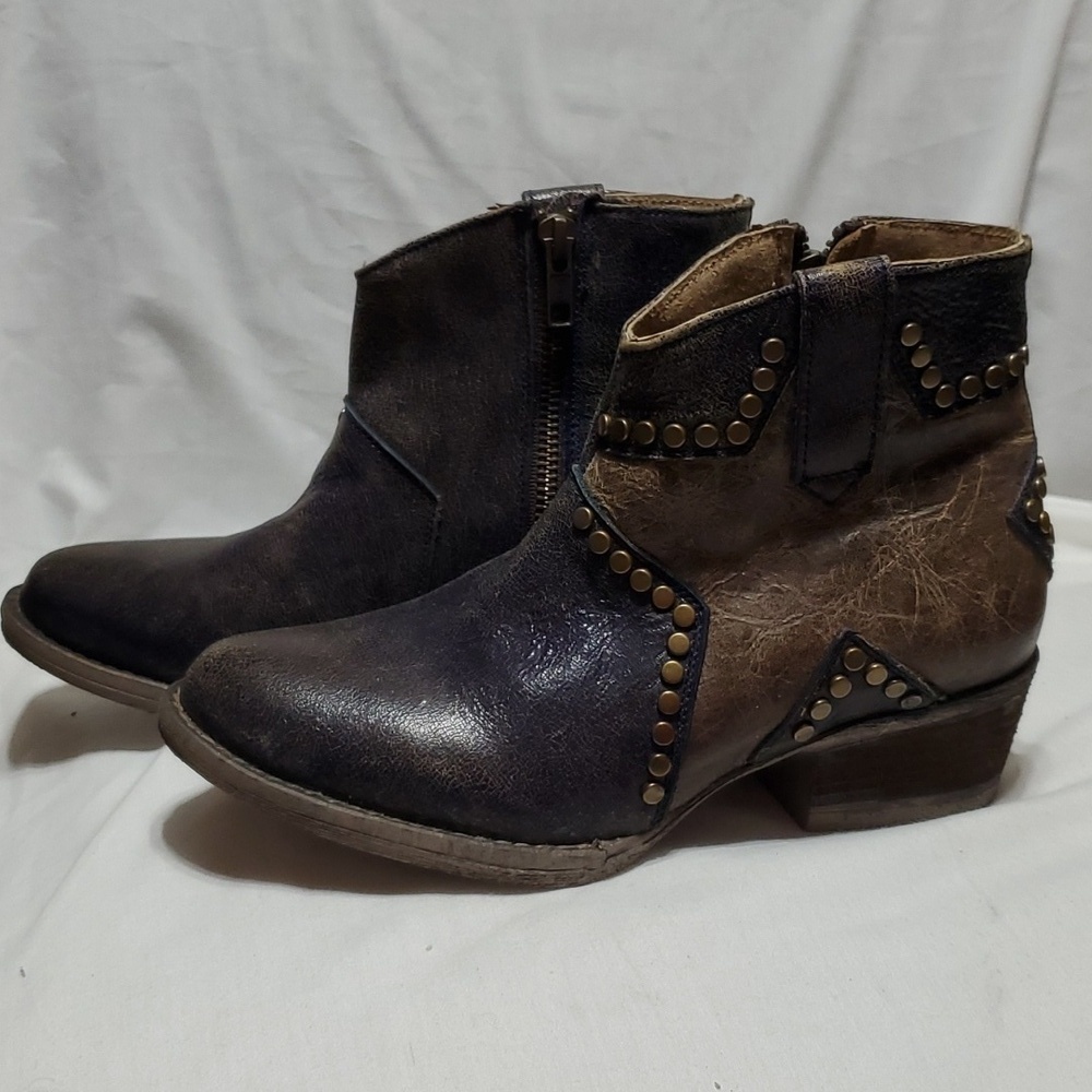 Circle G corral distressed ankle boots studded blue brown leather